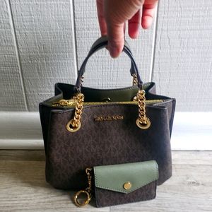 Michael Kors Teagen Small Messenger w/ key card